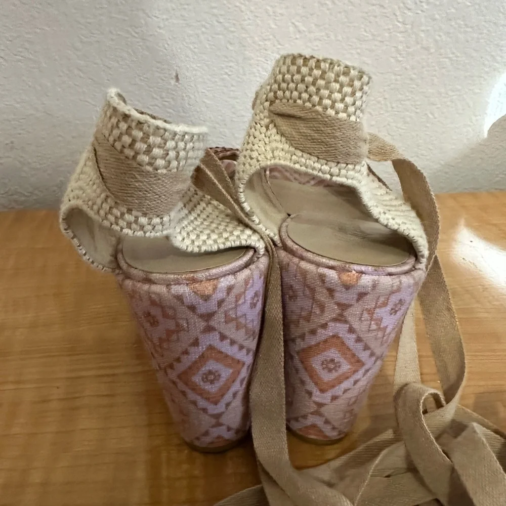 Theodora & Callum Stuart Weitzman Biarritz Pink & Orange Ikat Wedge Sandals -9.5 - Picture 5 of 12